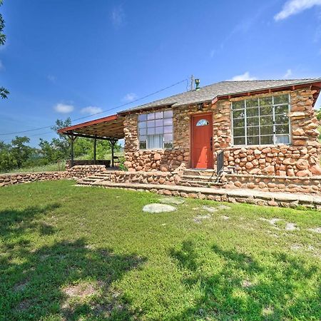 Enchanting Hilltop Cottage In Medicine Park! 외부 사진