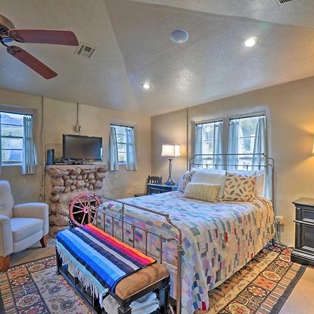 Enchanting Hilltop Cottage In Medicine Park! 외부 사진