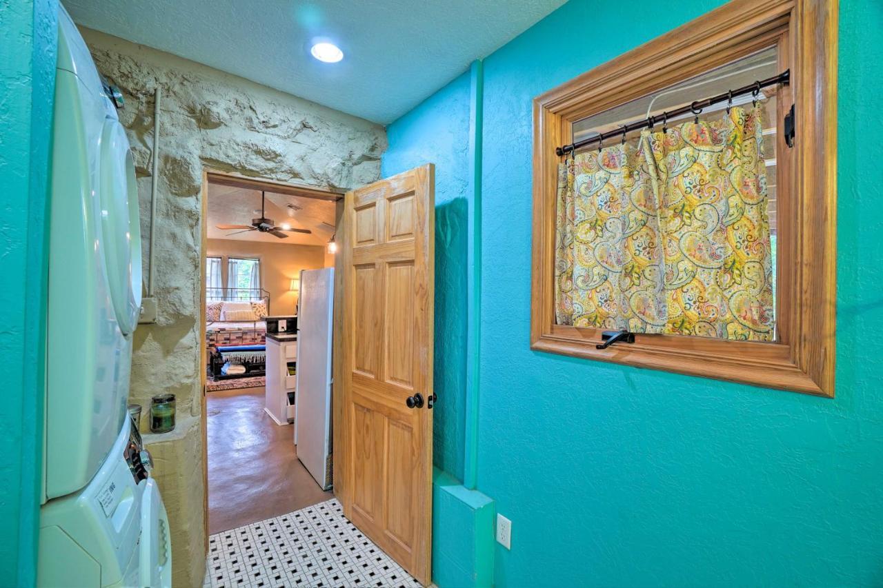 Enchanting Hilltop Cottage In Medicine Park! 외부 사진