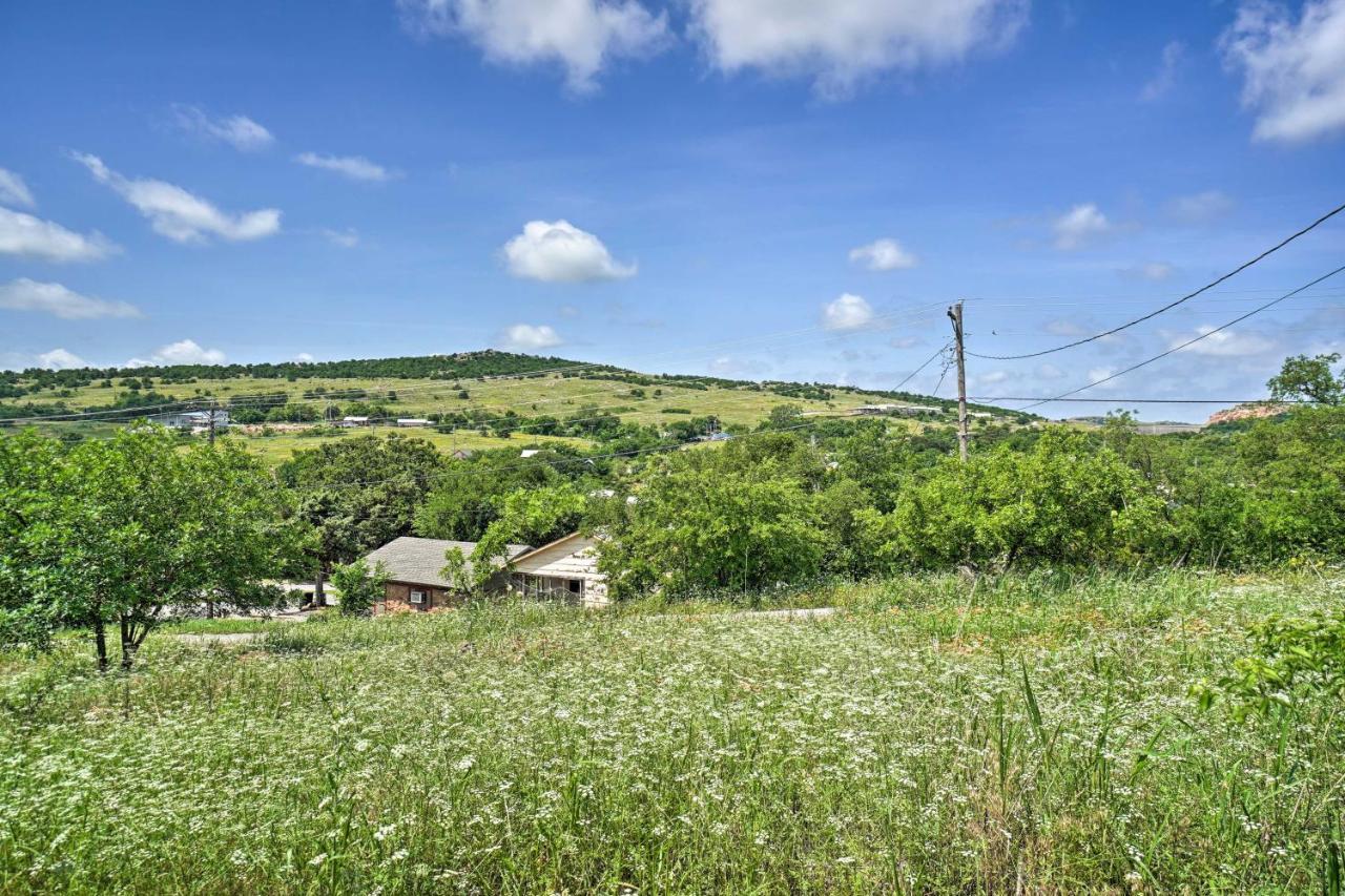 Enchanting Hilltop Cottage In Medicine Park! 외부 사진