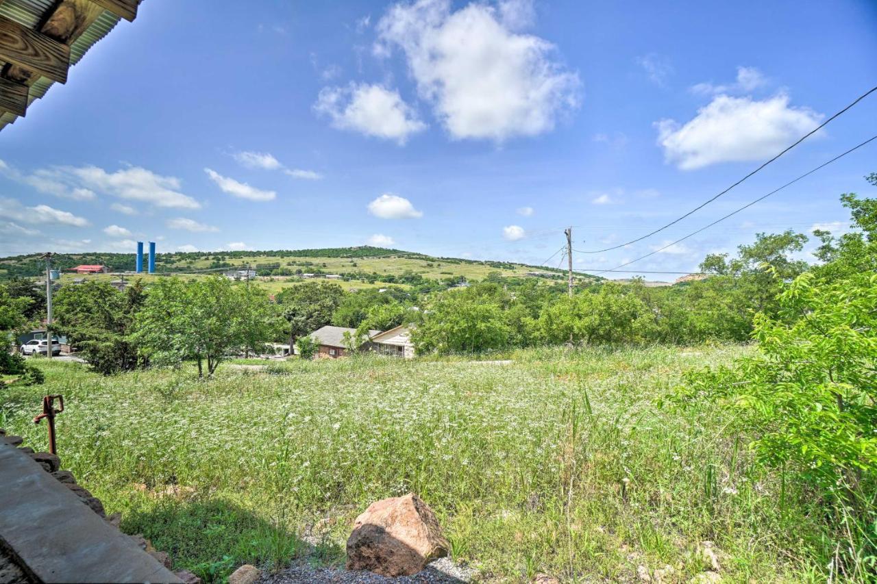 Enchanting Hilltop Cottage In Medicine Park! 외부 사진
